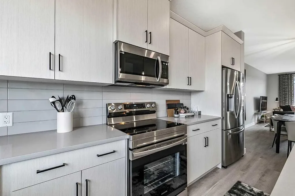 5132 154 Avenue SW Calgary AB T2Y 0N2