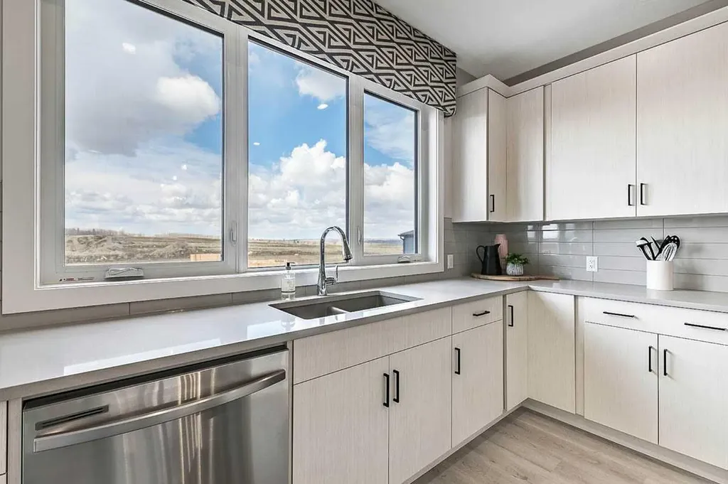 5132 154 Avenue SW Calgary AB T2Y 0N2