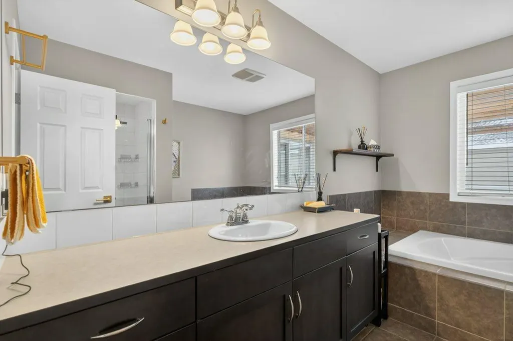 1012 Windsong Drive SW Airdrie AB T4B 0P2