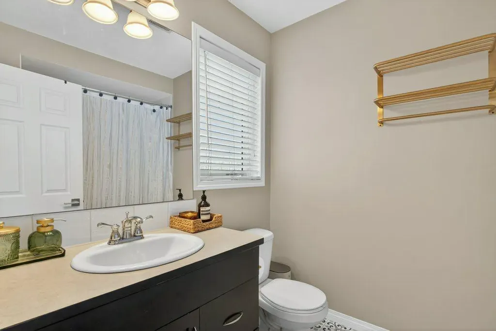 1012 Windsong Drive SW Airdrie AB T4B 0P2