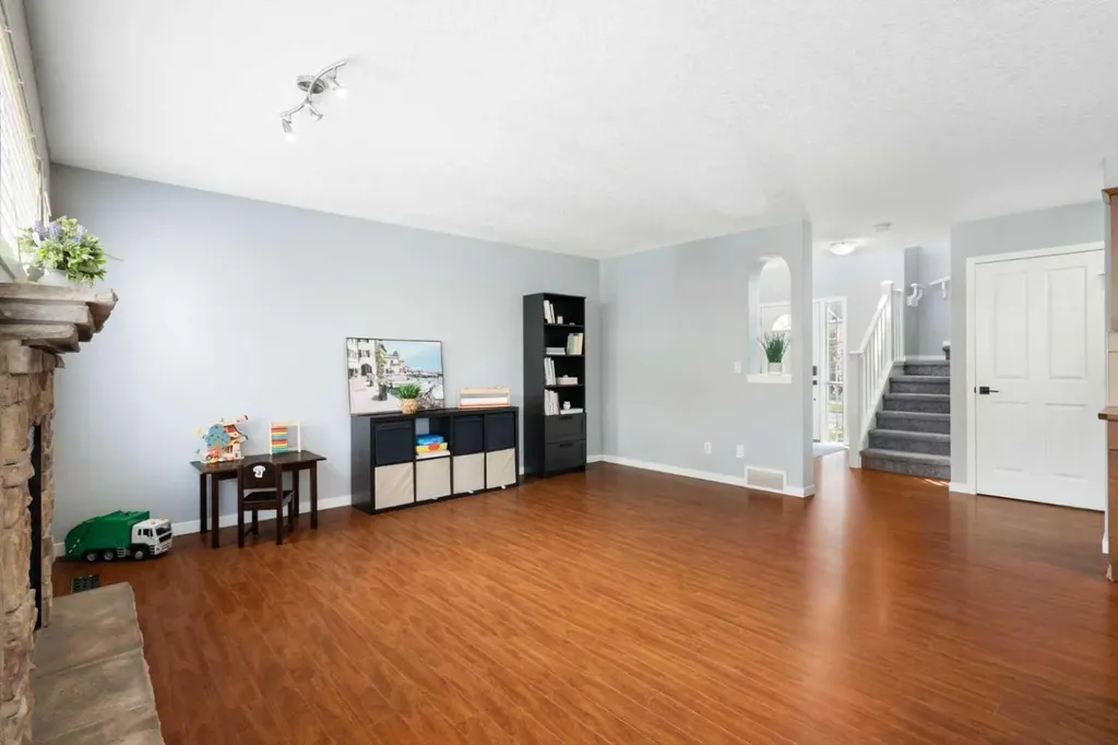1876 New Brighton Drive SE Calgary AB T2Z 0T9