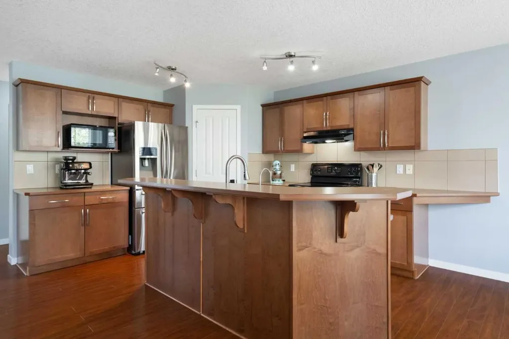 1876 New Brighton Drive SE Calgary AB T2Z 0T9