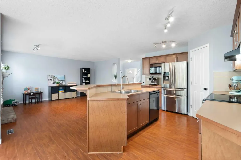 1876 New Brighton Drive SE Calgary AB T2Z 0T9