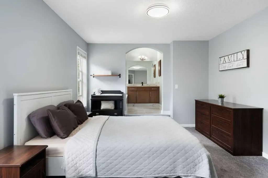 1876 New Brighton Drive SE Calgary AB T2Z 0T9