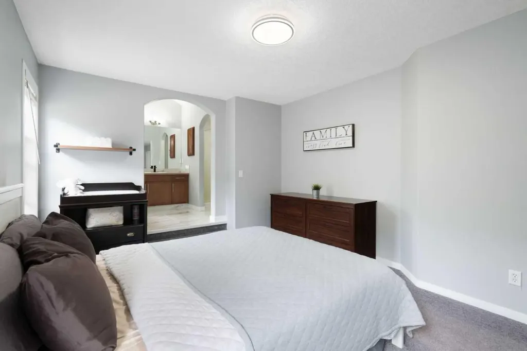 1876 New Brighton Drive SE Calgary AB T2Z 0T9