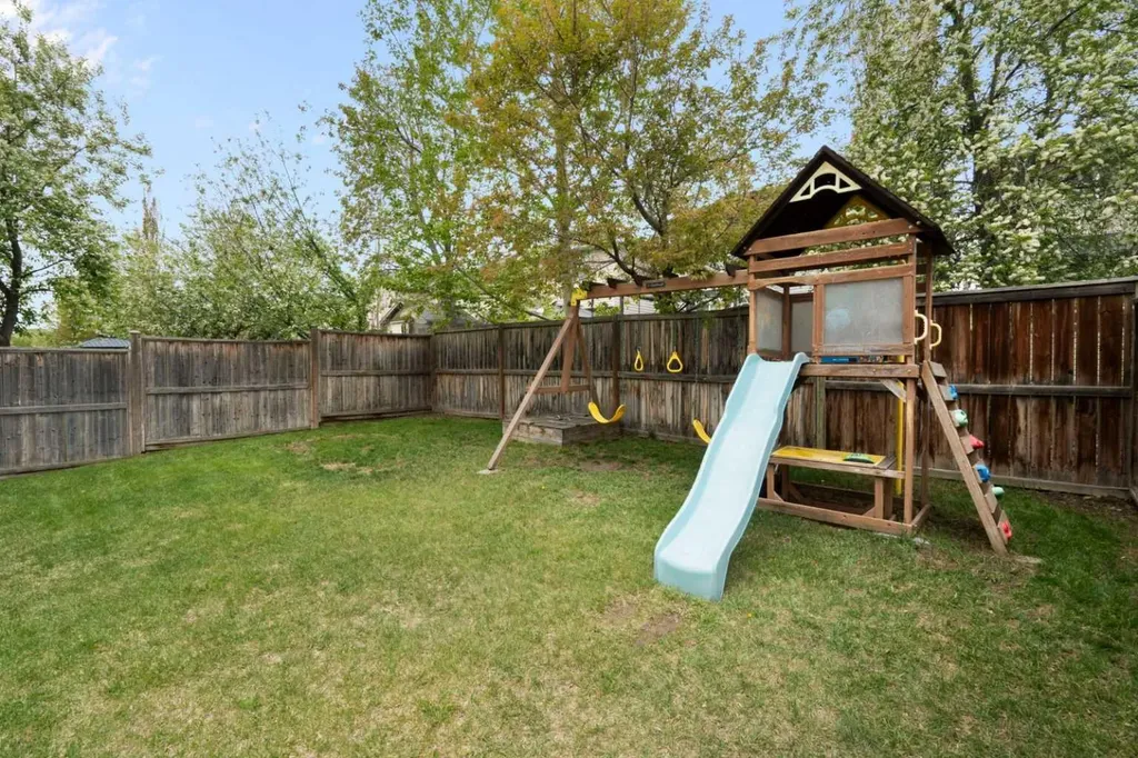 1876 New Brighton Drive SE Calgary AB T2Z 0T9