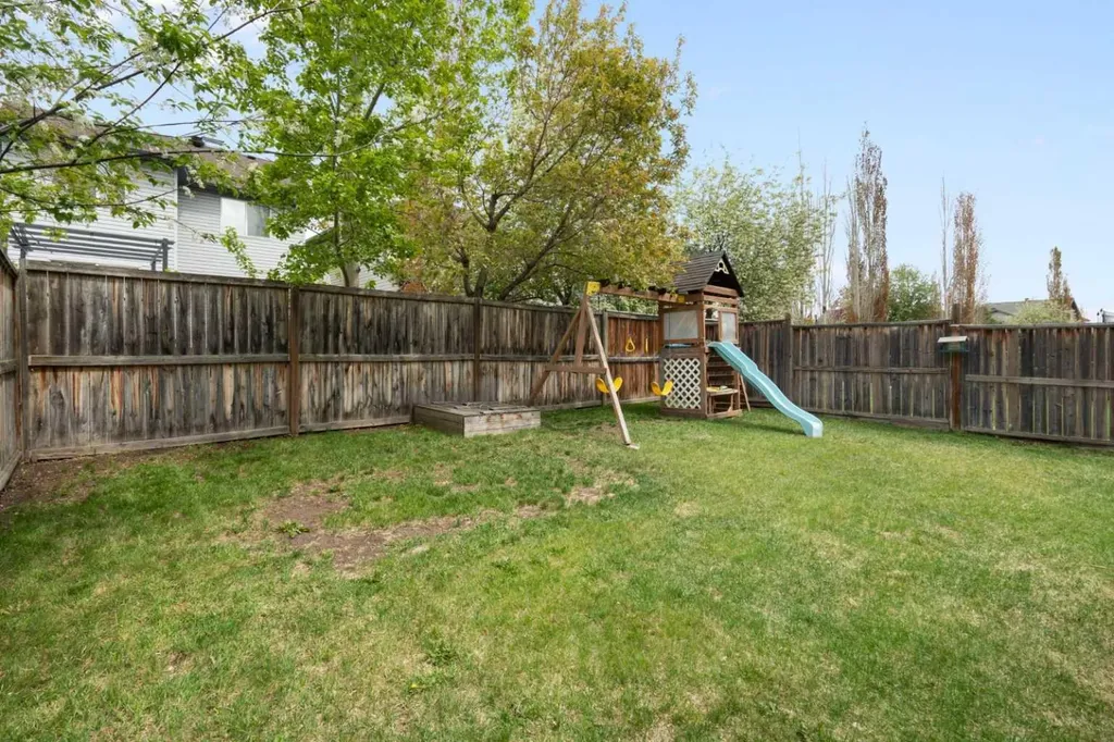 1876 New Brighton Drive SE Calgary AB T2Z 0T9