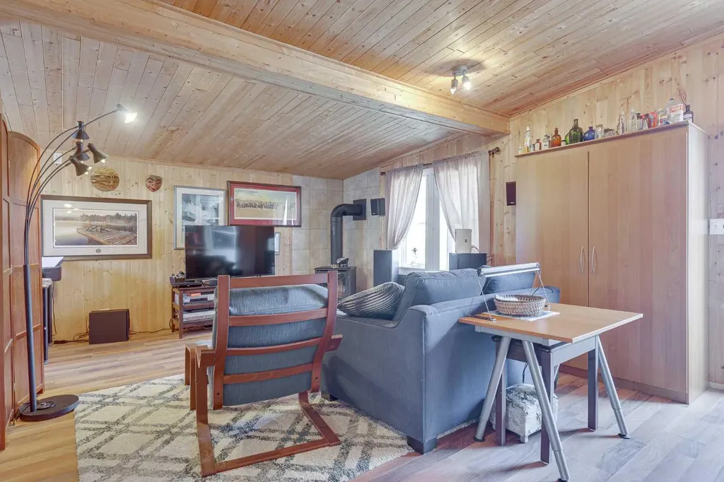 10046 Township Road 422 Rural Ponoka County AB T4J 1V9