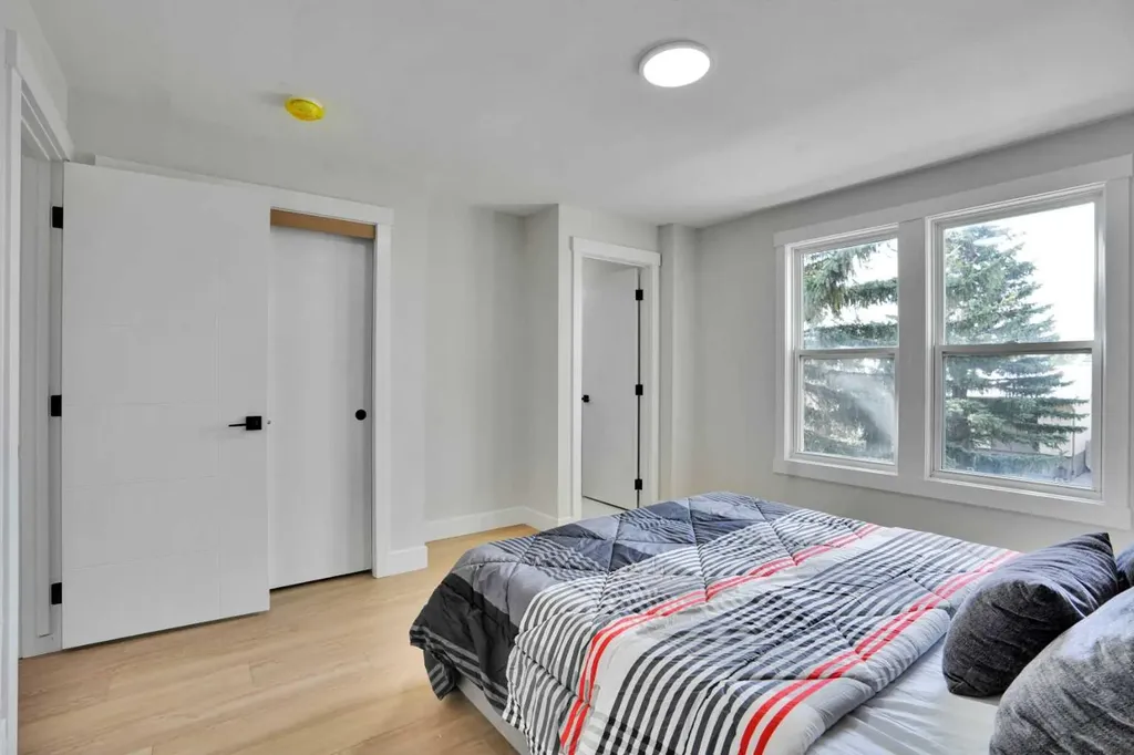 74 Castledale Way NE Calgary AB T3J 2A2