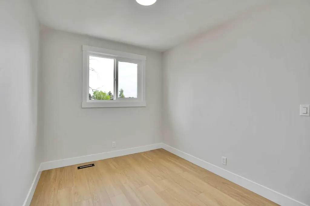 74 Castledale Way NE Calgary AB T3J 2A2