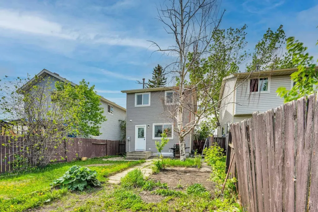 74 Castledale Way NE Calgary AB T3J 2A2