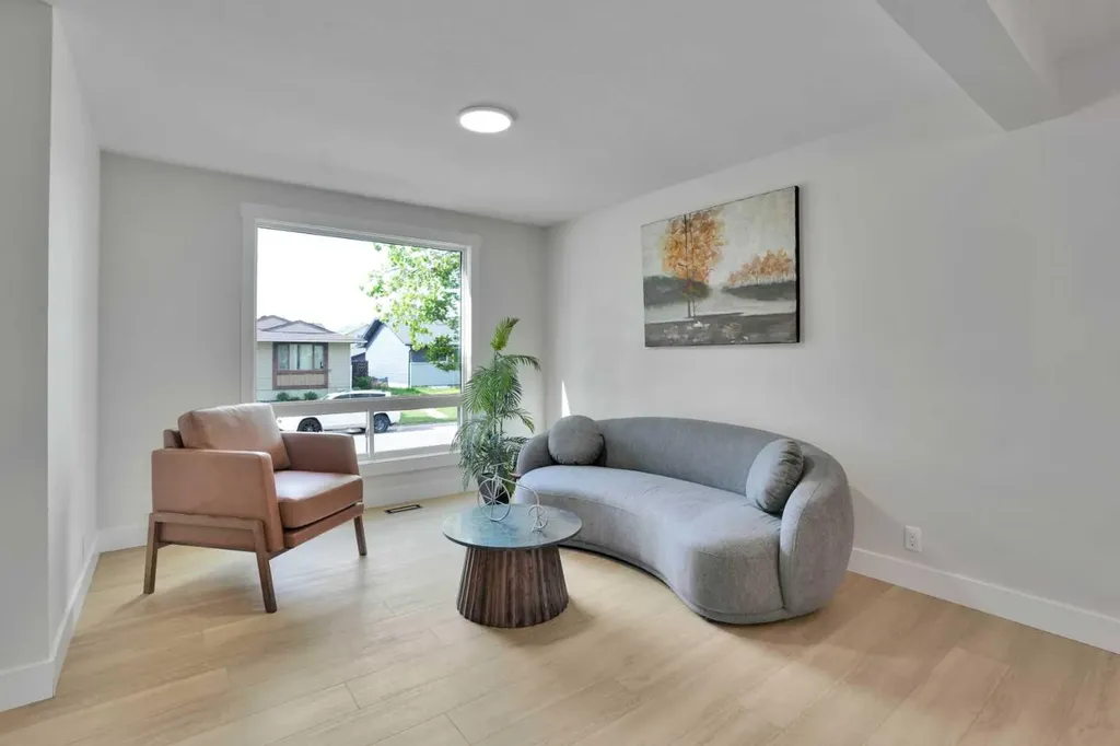 74 Castledale Way NE Calgary AB T3J 2A2