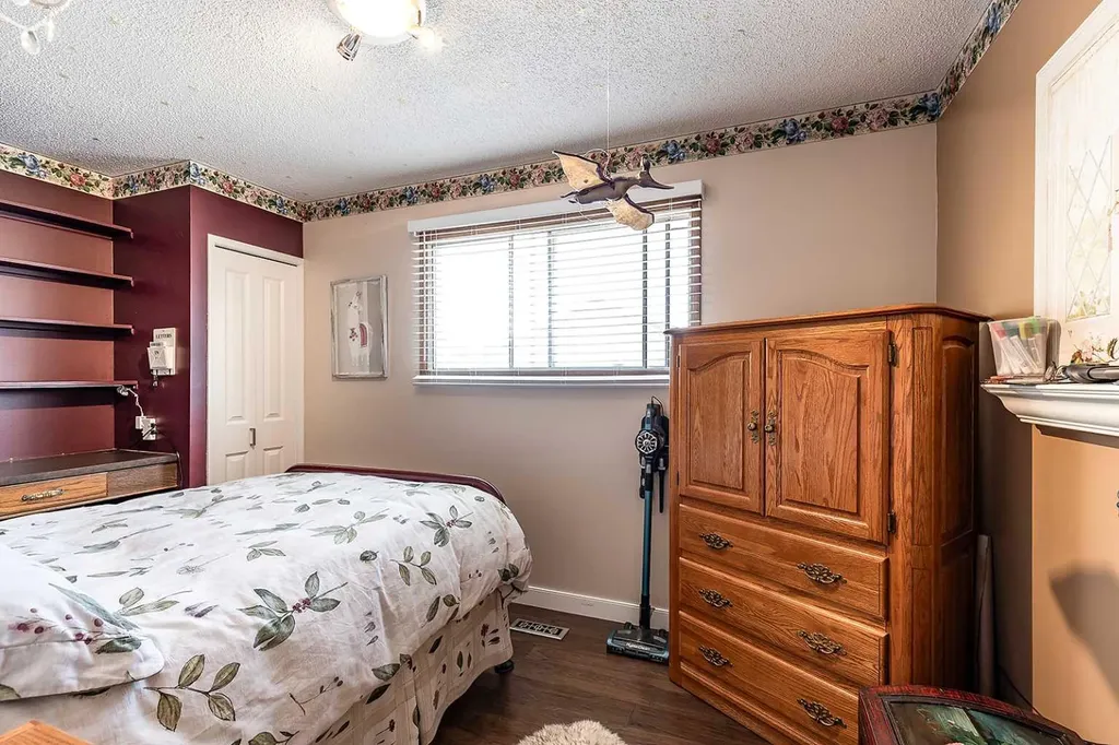 6 Rossland Crescent SE Medicine Hat AB T1B 2B6
