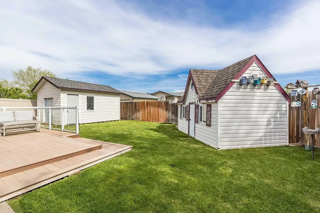 6 Rossland Crescent SE Medicine Hat AB T1B 2B6