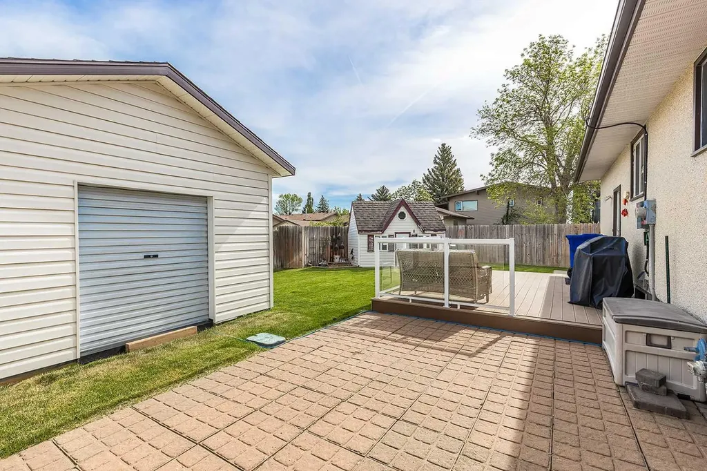 6 Rossland Crescent SE Medicine Hat AB T1B 2B6