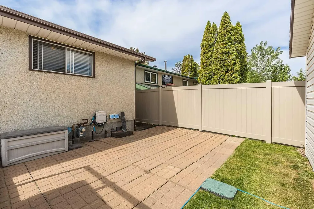 6 Rossland Crescent SE Medicine Hat AB T1B 2B6