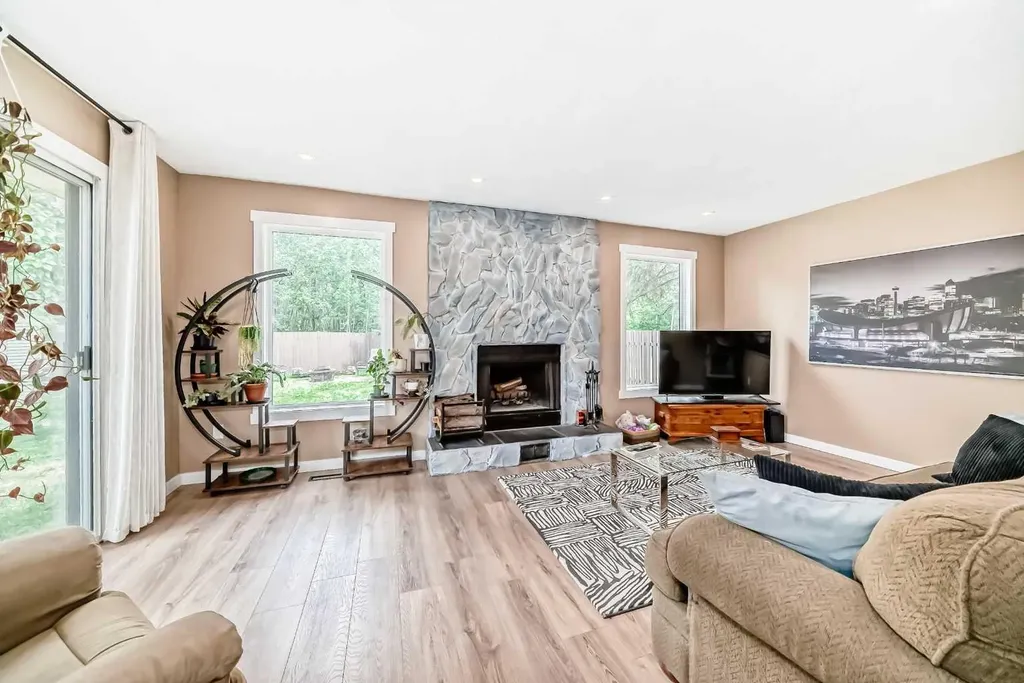 36 Gregson Crescent Red Deer AB T4P 2K4