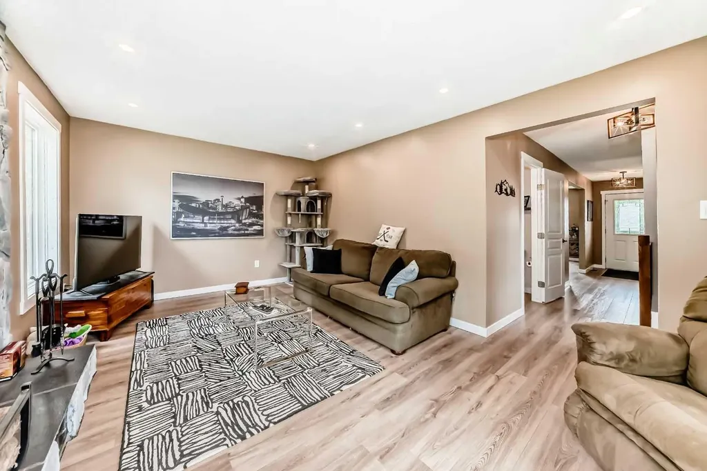 36 Gregson Crescent Red Deer AB T4P 2K4