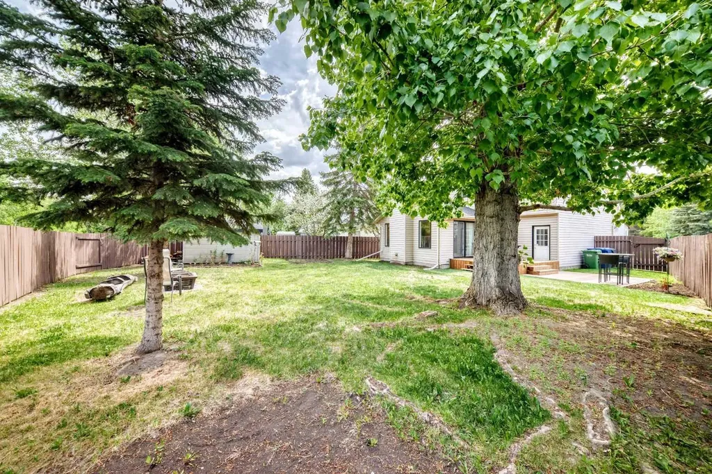 36 Gregson Crescent Red Deer AB T4P 2K4