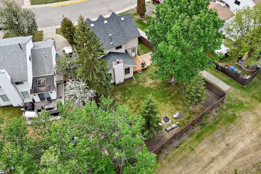 36 Gregson Crescent Red Deer AB T4P 2K4