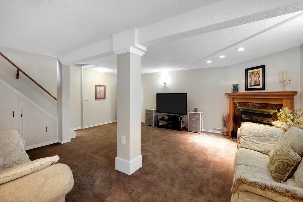 1296 Berkley Drive NW Calgary AB T3K 1S9