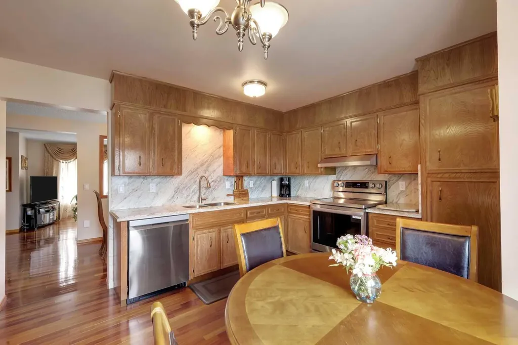 1296 Berkley Drive NW Calgary AB T3K 1S9