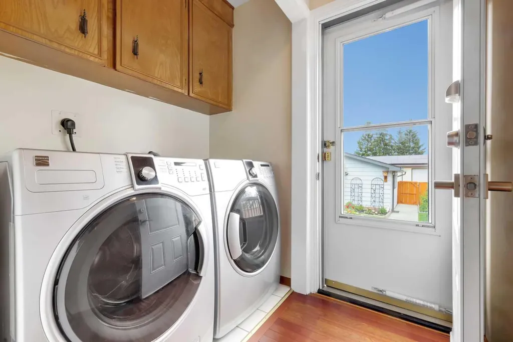 1296 Berkley Drive NW Calgary AB T3K 1S9