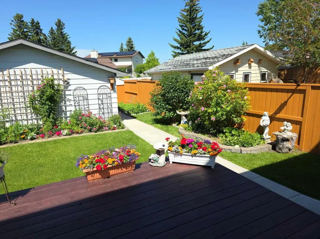 1296 Berkley Drive NW Calgary AB T3K 1S9