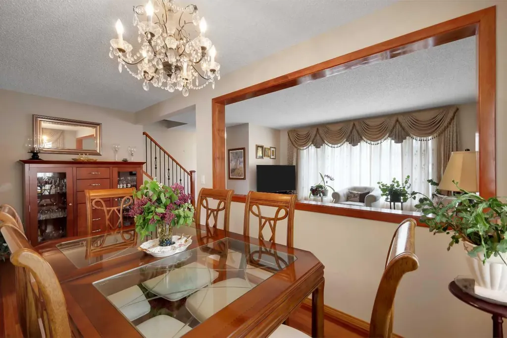 1296 Berkley Drive NW Calgary AB T3K 1S9