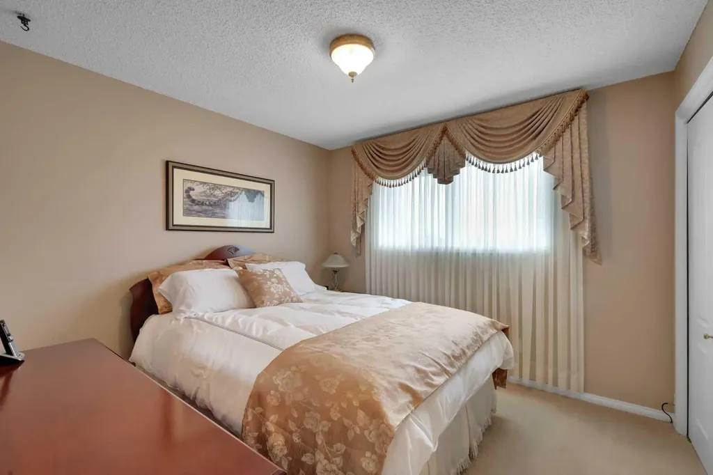 1296 Berkley Drive NW Calgary AB T3K 1S9