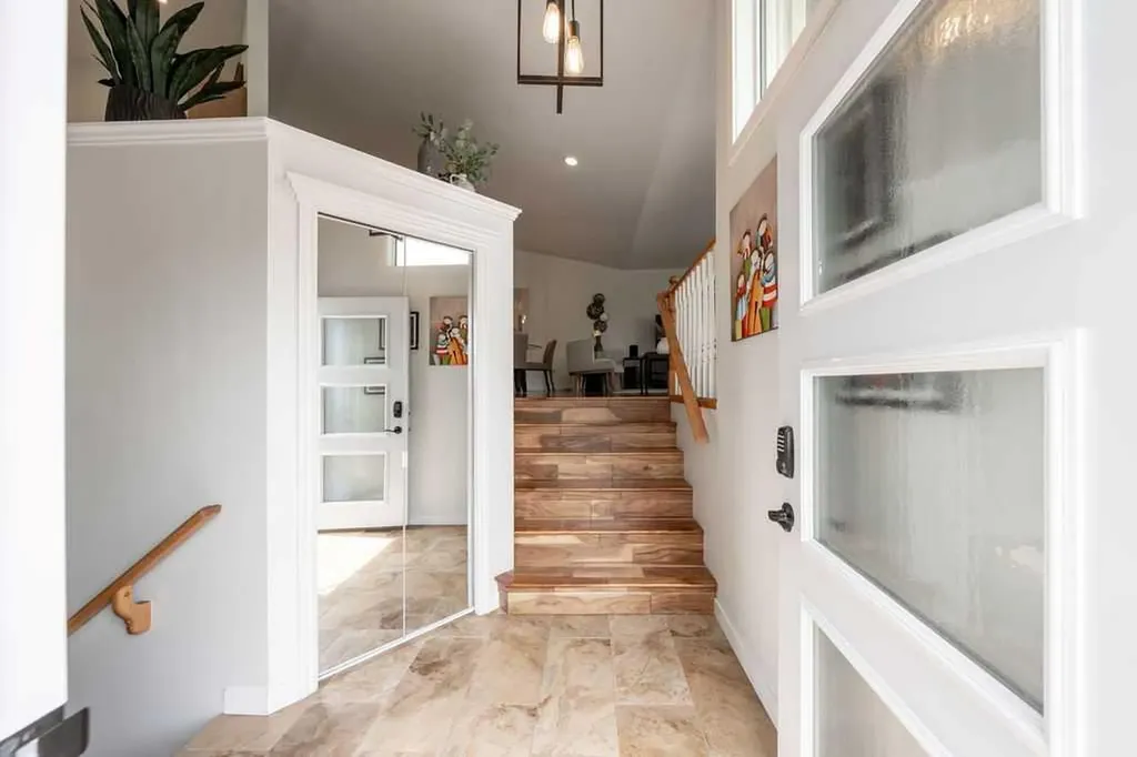 147 Silver Creek Mews NW Calgary AB T3B 5L2