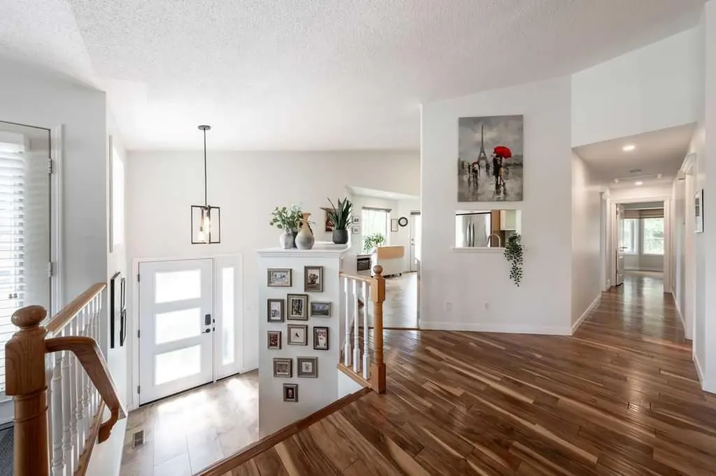 147 Silver Creek Mews NW Calgary AB T3B 5L2