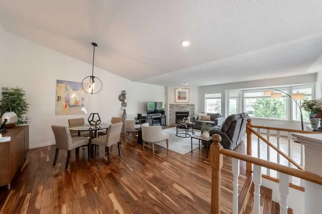147 Silver Creek Mews NW Calgary AB T3B 5L2