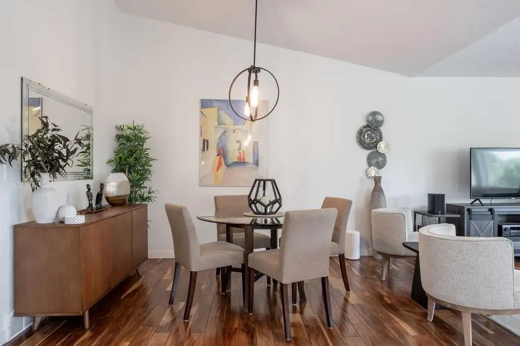 147 Silver Creek Mews NW Calgary AB T3B 5L2