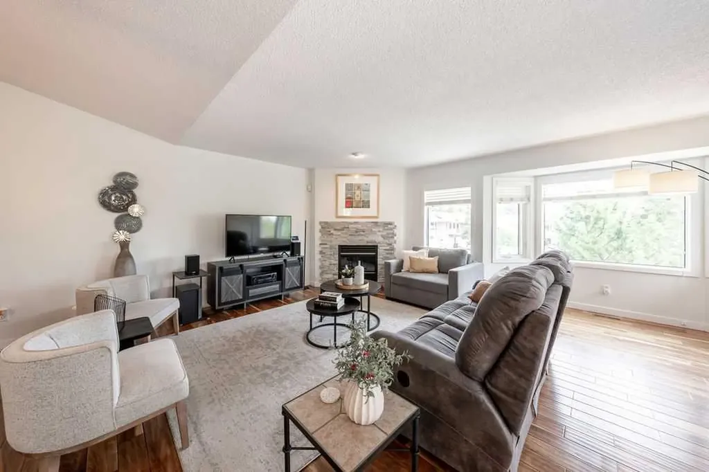 147 Silver Creek Mews NW Calgary AB T3B 5L2