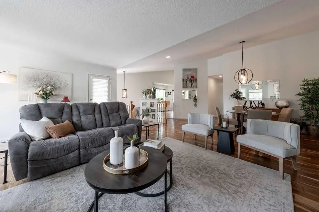 147 Silver Creek Mews NW Calgary AB T3B 5L2