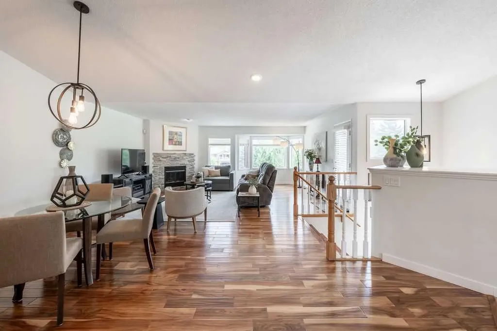 147 Silver Creek Mews NW Calgary AB T3B 5L2