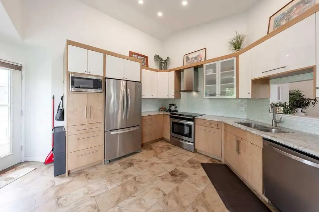 147 Silver Creek Mews NW Calgary AB T3B 5L2