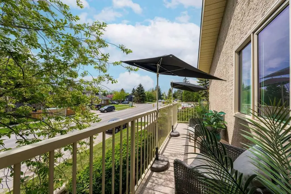 147 Silver Creek Mews NW Calgary AB T3B 5L2