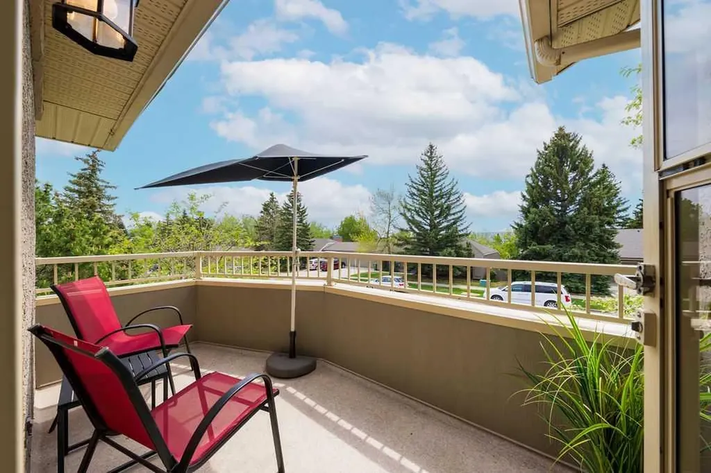 147 Silver Creek Mews NW Calgary AB T3B 5L2
