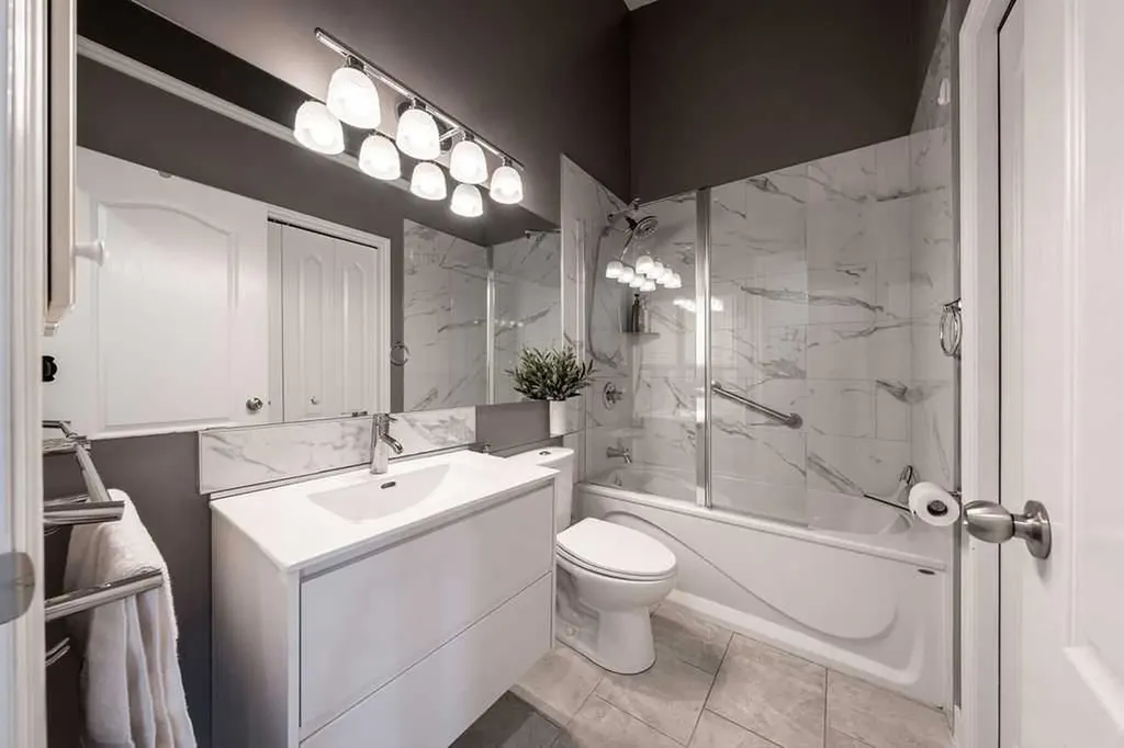 147 Silver Creek Mews NW Calgary AB T3B 5L2