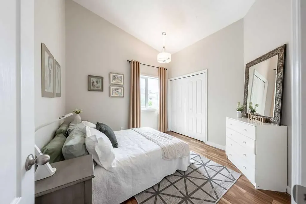 147 Silver Creek Mews NW Calgary AB T3B 5L2