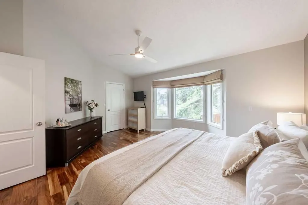 147 Silver Creek Mews NW Calgary AB T3B 5L2
