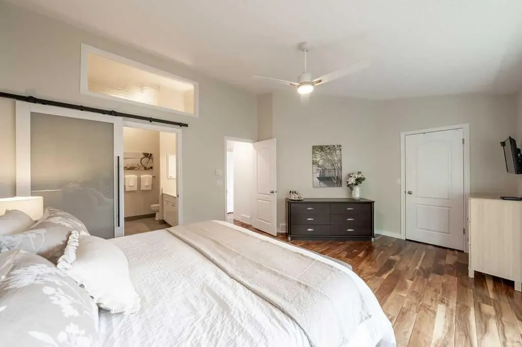 147 Silver Creek Mews NW Calgary AB T3B 5L2