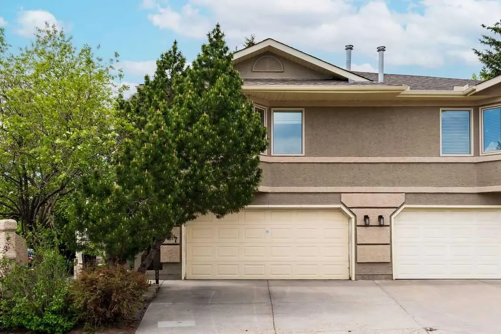 147 Silver Creek Mews NW Calgary AB T3B 5L2
