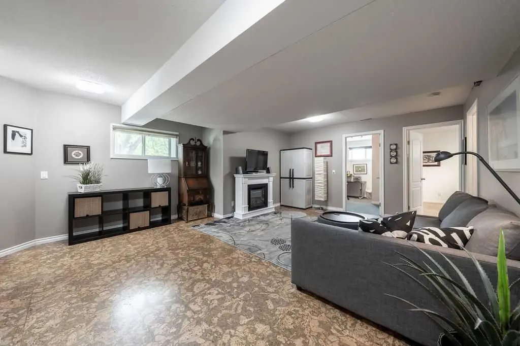 147 Silver Creek Mews NW Calgary AB T3B 5L2