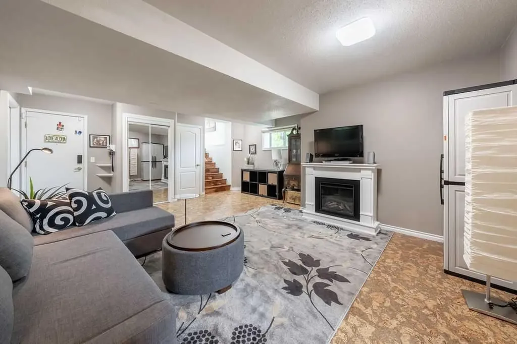 147 Silver Creek Mews NW Calgary AB T3B 5L2