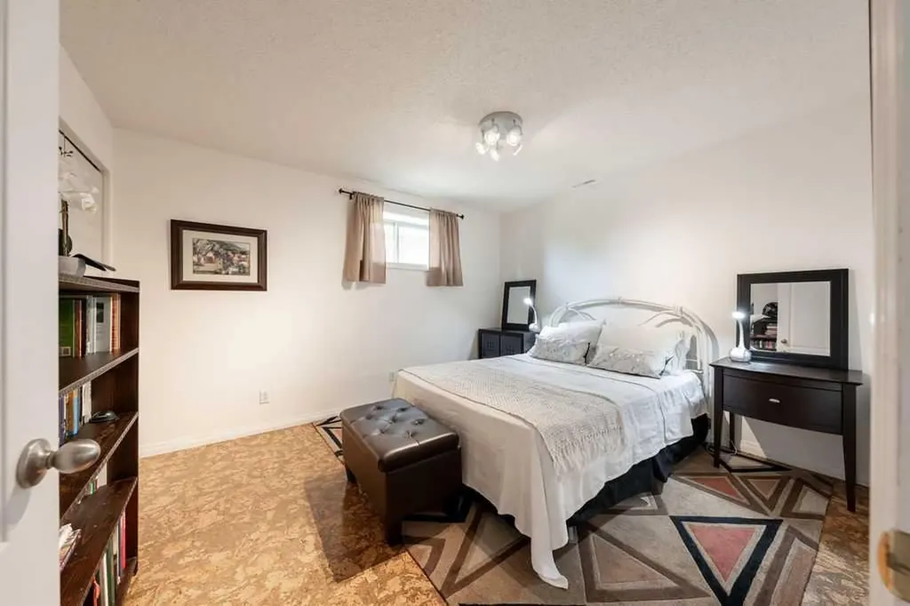 147 Silver Creek Mews NW Calgary AB T3B 5L2