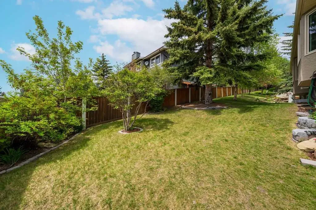 147 Silver Creek Mews NW Calgary AB T3B 5L2