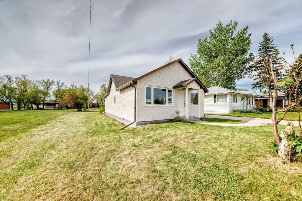 367 47 Avenue W Claresholm AB T0L 0T0